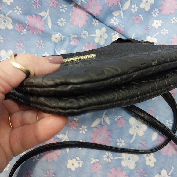 3195 Small Black Juicy Couture Crossbody Bag Purse. In Excellent Condition. - Picture 10 of 15